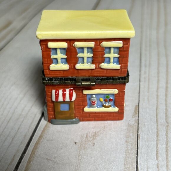 Sweet Shoppe TRINKET BOX Hidden Gingerbread Stripe Awning Second Floor Pill Ring - Picture 2 of 5